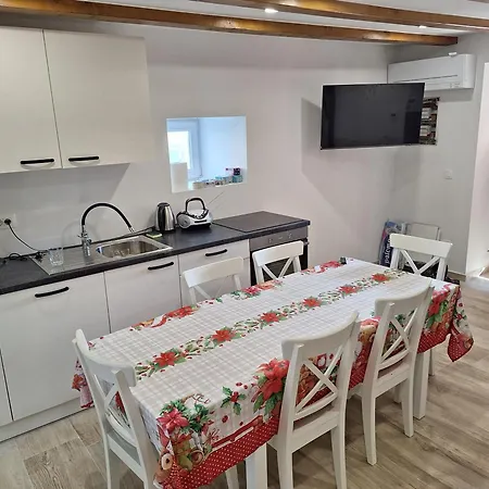 Ferienhaus Blue Pool House *