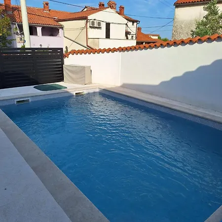 Blue Pool House Hébergement de vacances