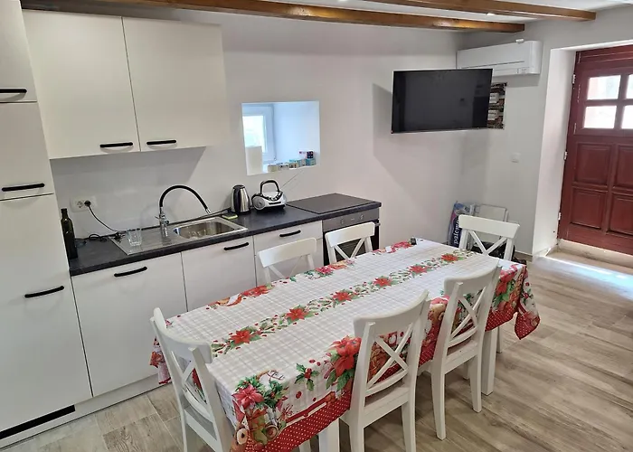 Ferienhaus Blue Pool House *