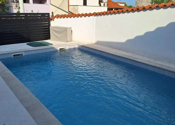 Blue Pool House Ferienhaus